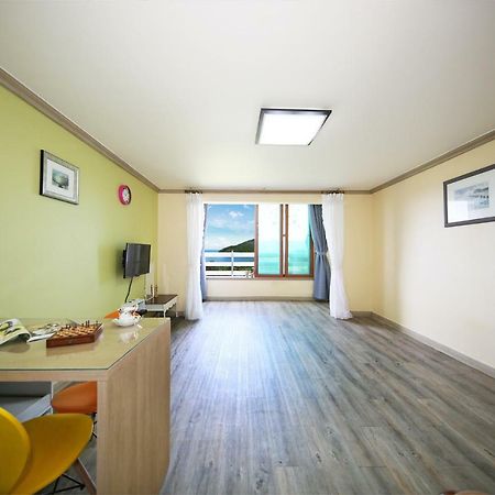 Tongyeong Paper Island Pension Exterior photo