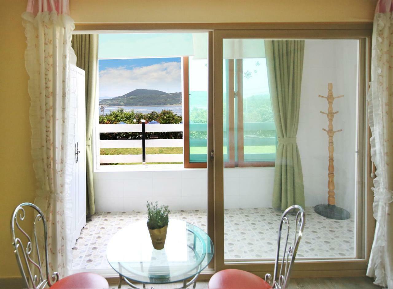 Tongyeong Paper Island Pension Exterior photo