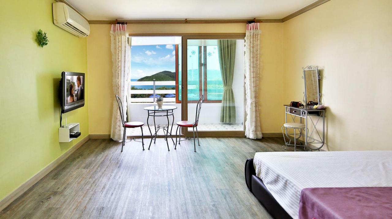Tongyeong Paper Island Pension Exterior photo