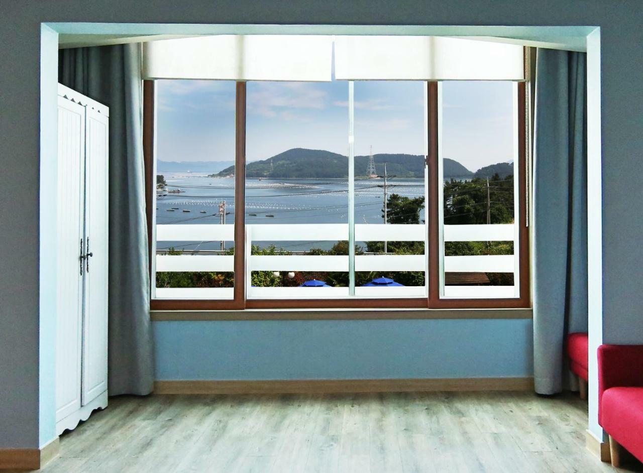 Tongyeong Paper Island Pension Exterior photo