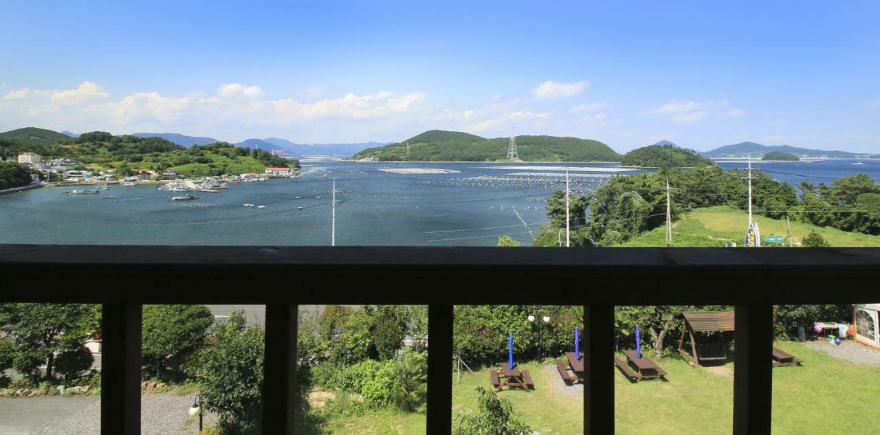 Tongyeong Paper Island Pension Exterior photo