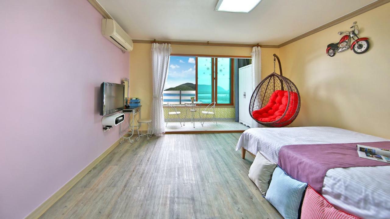 Tongyeong Paper Island Pension Exterior photo